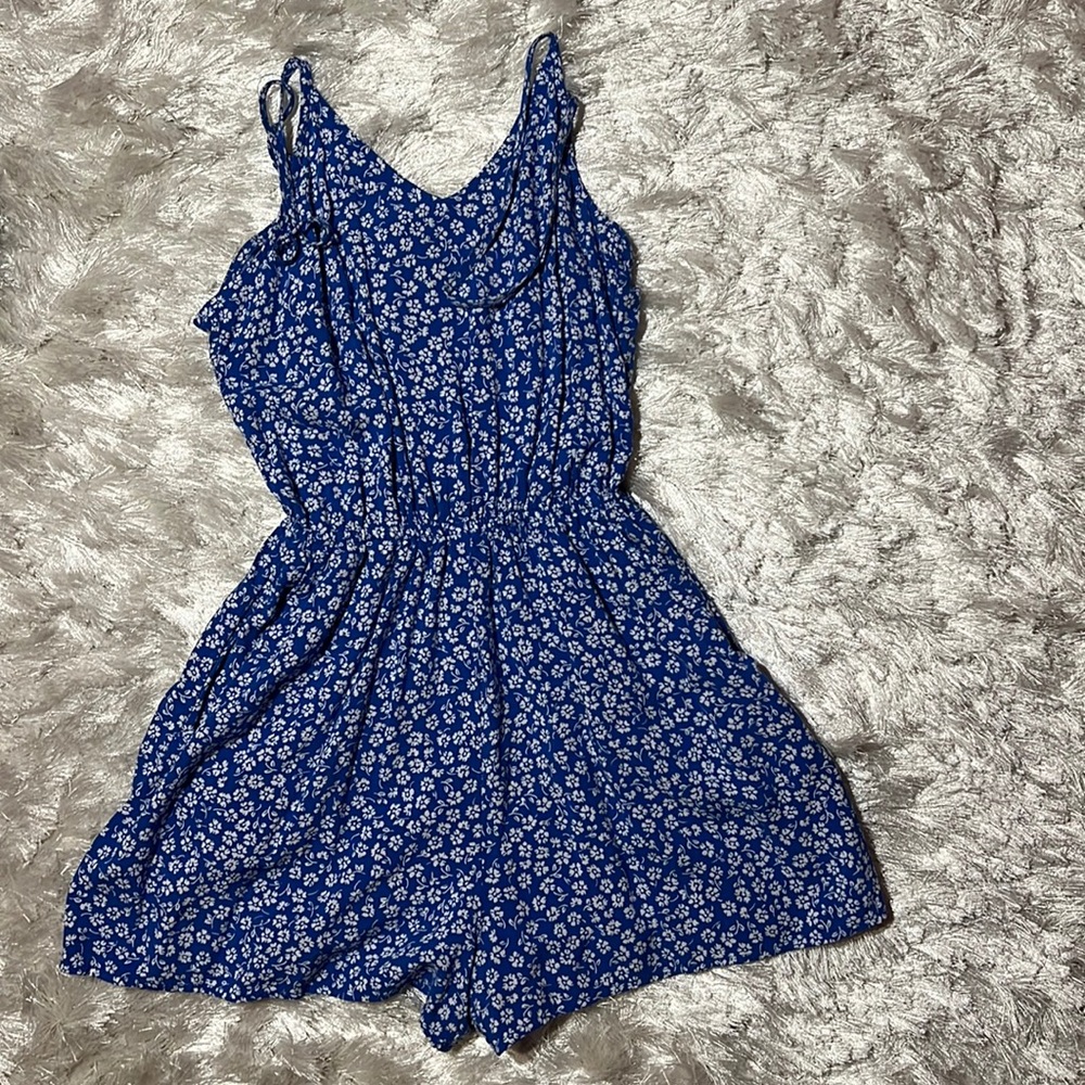 h&m spaghetti summer spaghetti strap short romper blue and white floral 3XS